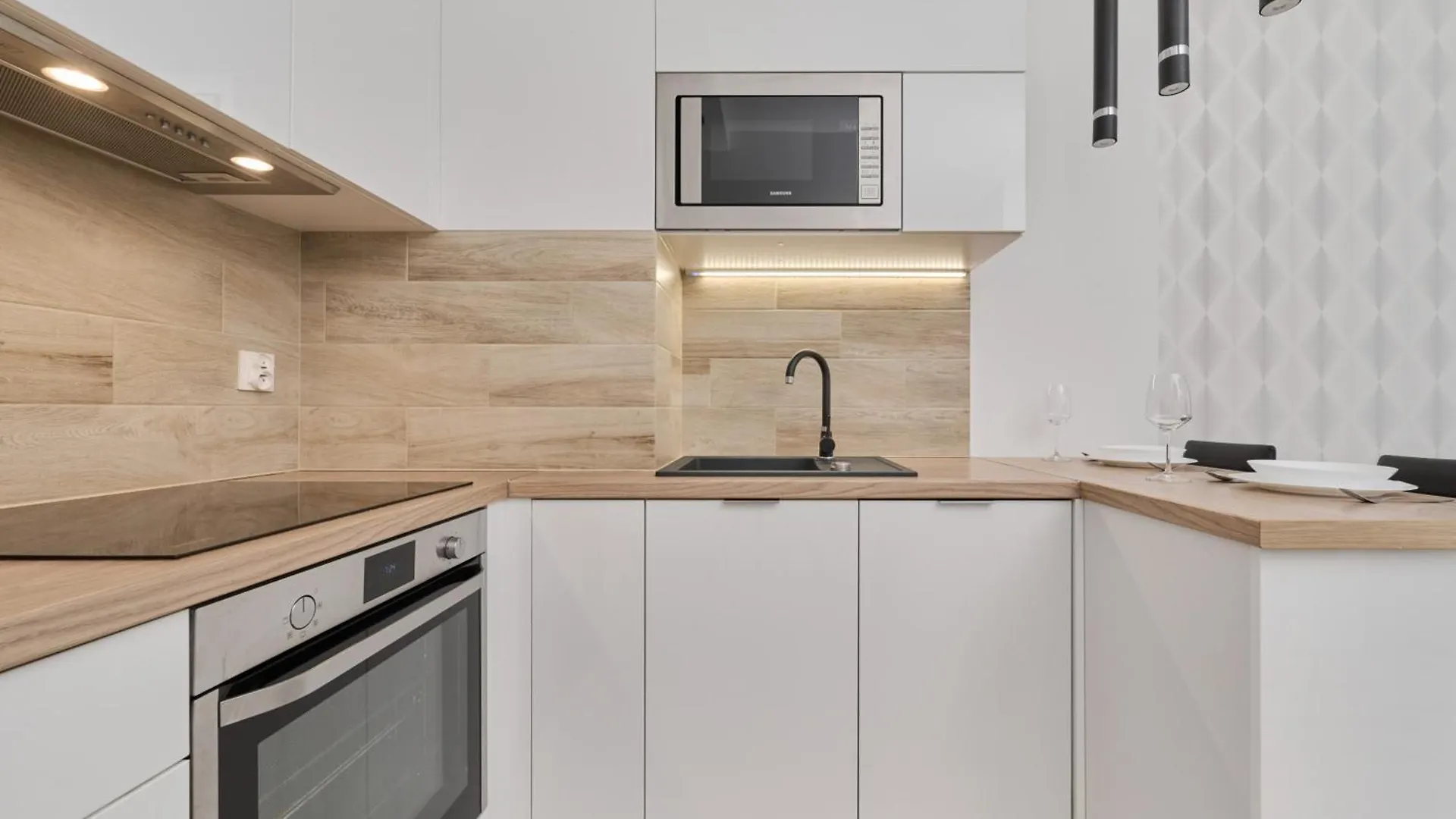 Quiet Apartments With Balcony Zakladowa By Noclegi Renters فروتسواف
