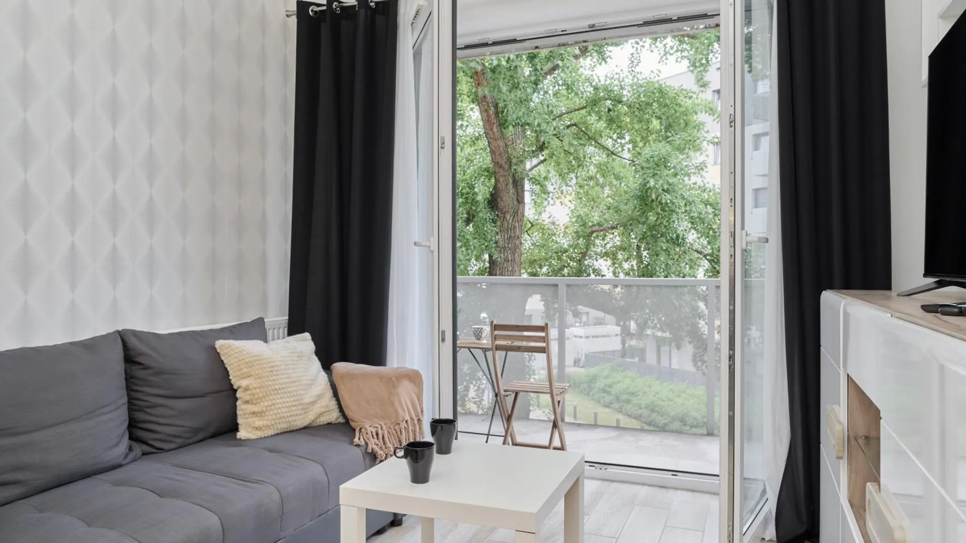 Quiet Apartments With Balcony Zakladowa By Noclegi Renters فروتسواف