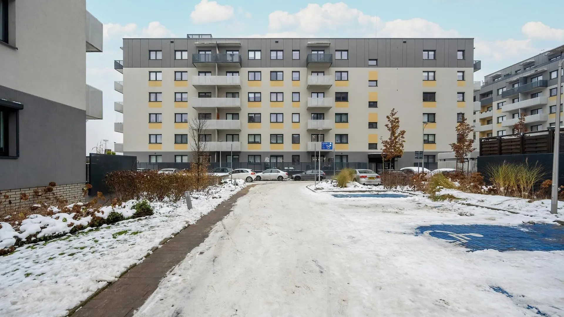 Quiet Apartments With Balcony Zakladowa By Noclegi Renters فروتسواف