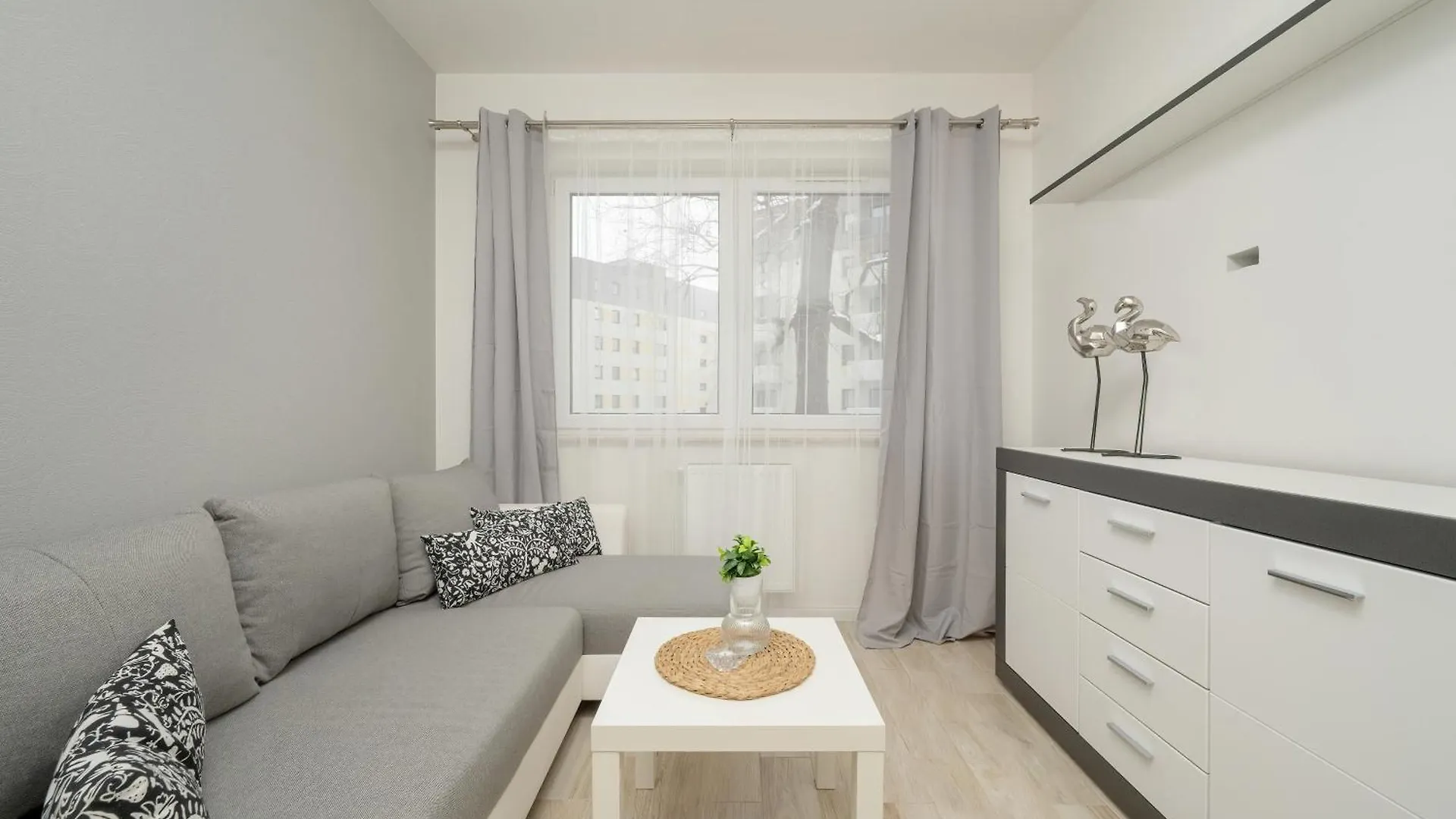 Quiet Apartments With Balcony Zakladowa By Noclegi Renters فروتسواف
