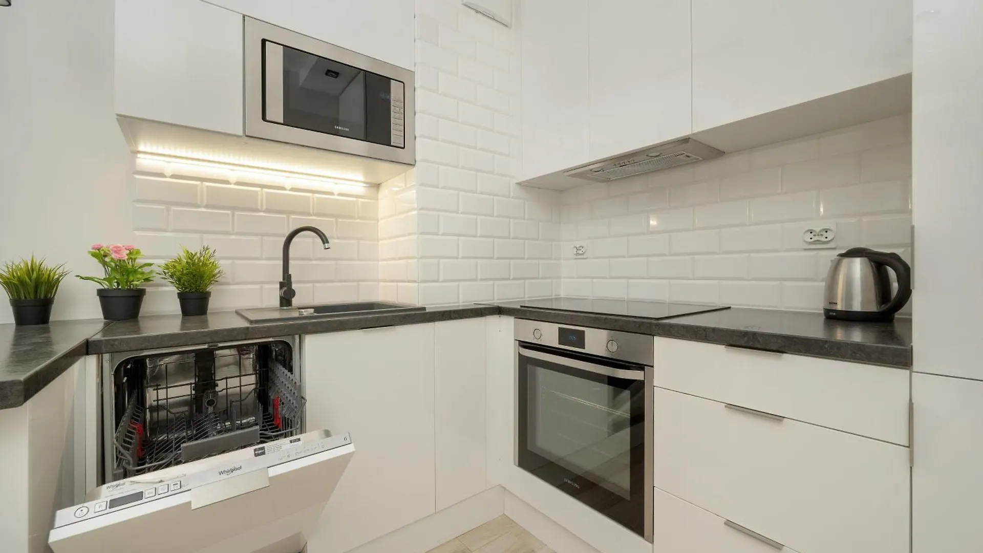 Quiet Apartments With Balcony Zakladowa By Noclegi Renters فروتسواف 0*,