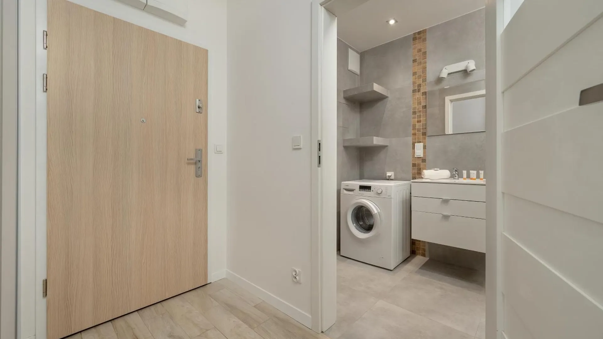 Quiet Apartments With Balcony Zakladowa By Noclegi Renters فروتسواف