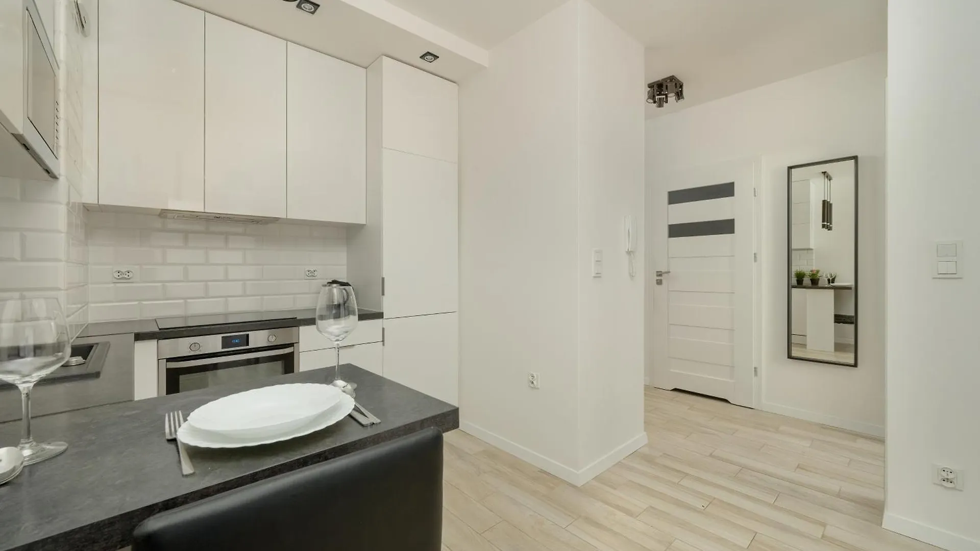 Quiet Apartments With Balcony Zakladowa By Noclegi Renters فروتسواف