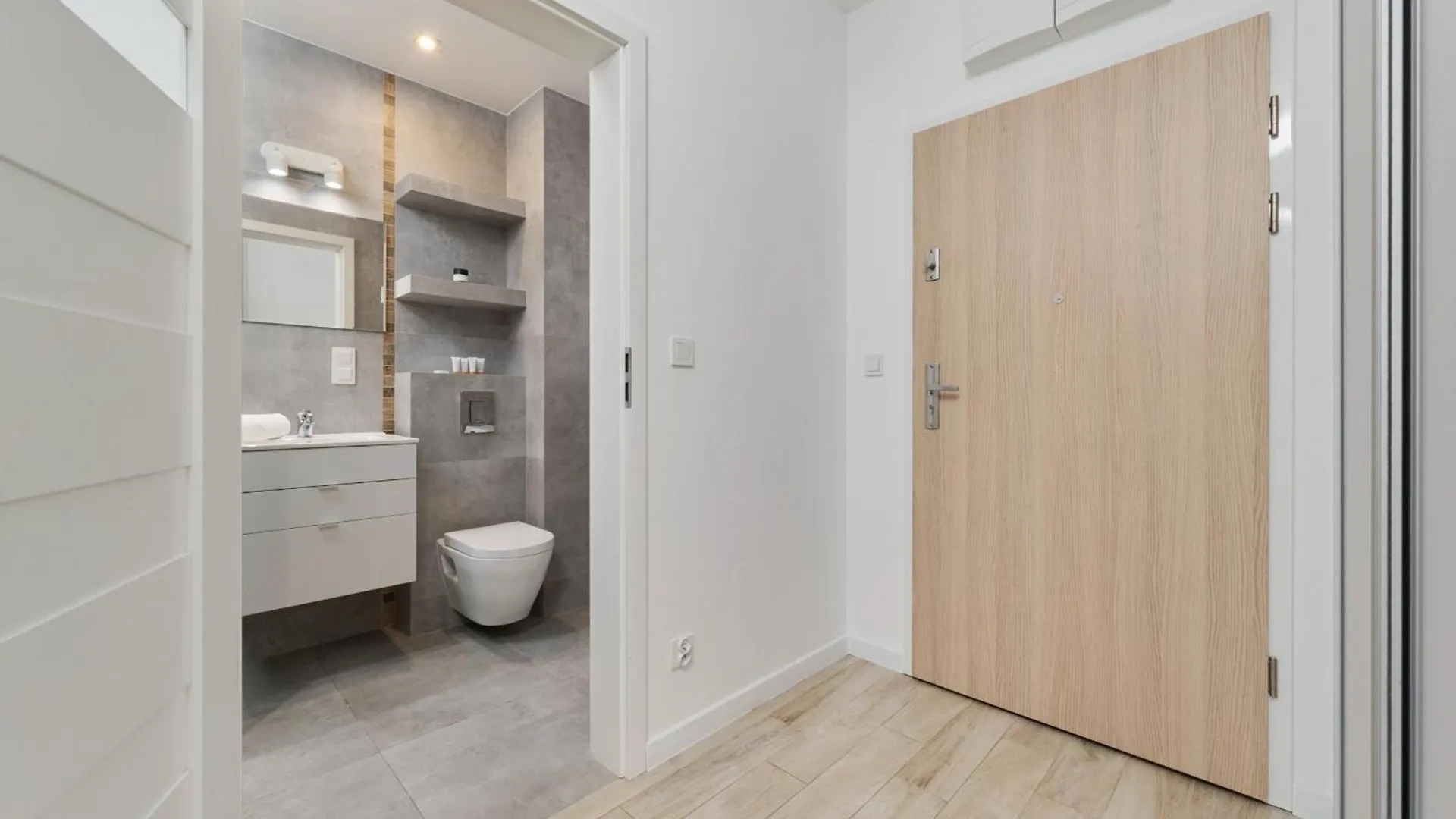 Quiet Apartments With Balcony Zakladowa By Noclegi Renters فروتسواف