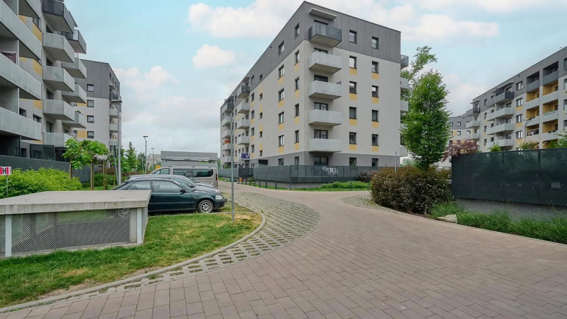 Quiet Apartments With Balcony Zakladowa By Noclegi Renters فروتسواف