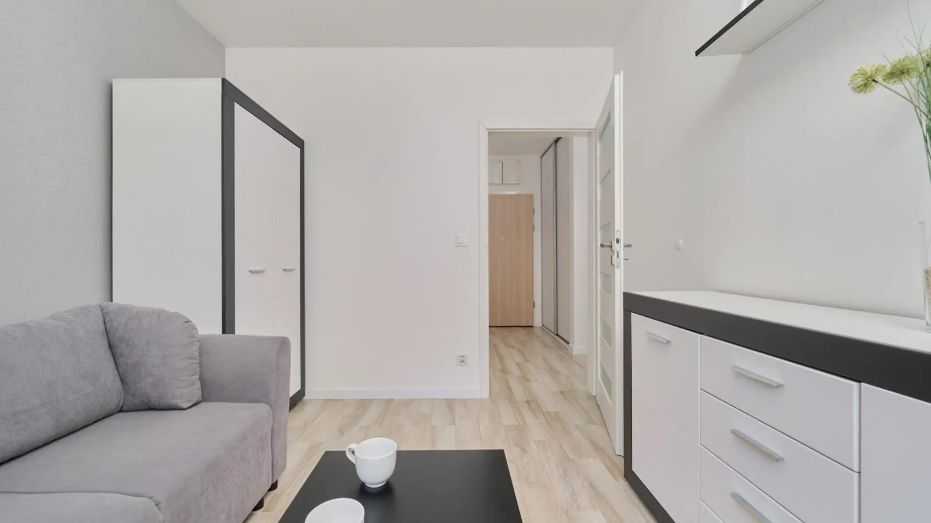 Quiet Apartments With Balcony Zakladowa By Noclegi Renters فروتسواف