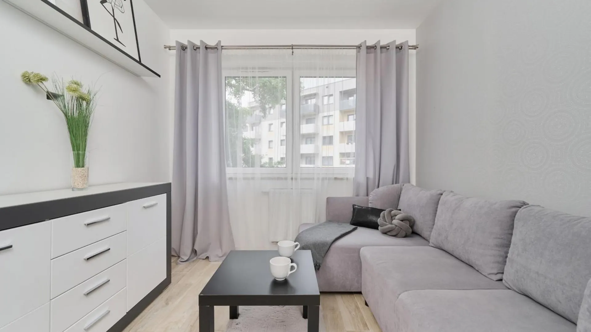 Quiet Apartments With Balcony Zakladowa By Noclegi Renters فروتسواف