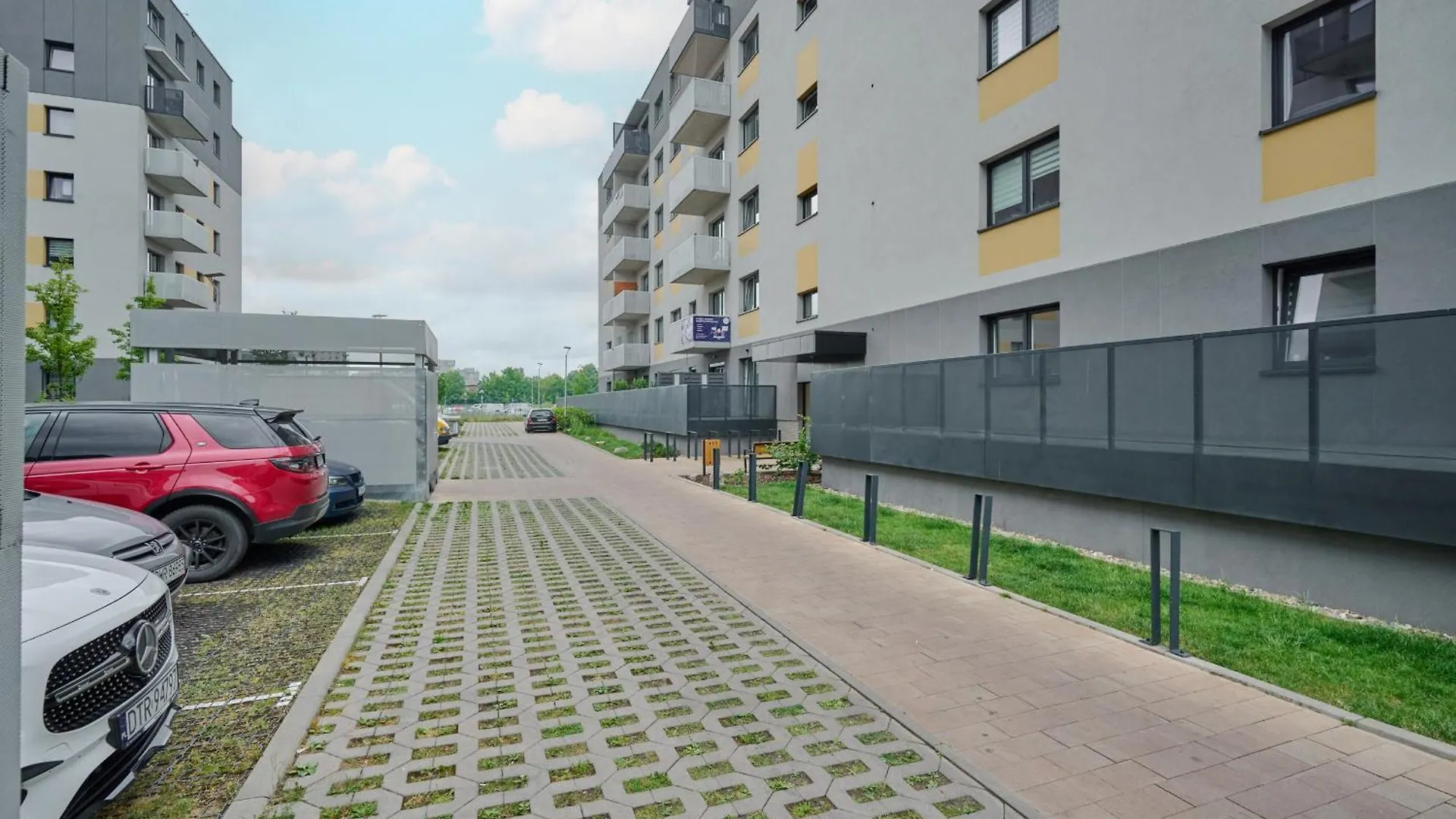 Quiet Apartments With Balcony Zakladowa By Noclegi Renters فروتسواف