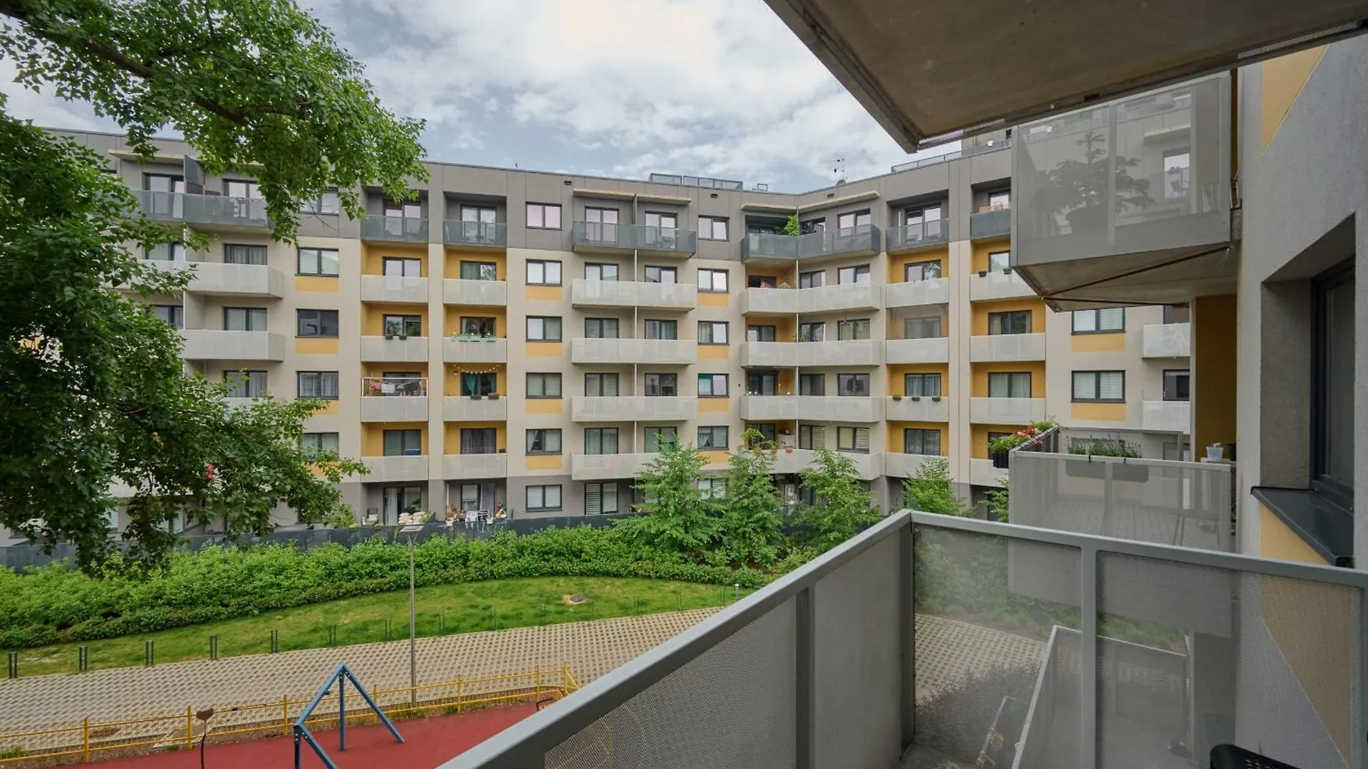 Quiet Apartments With Balcony Zakladowa By Noclegi Renters فروتسواف